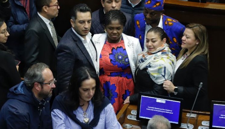 La vicepresidenta Francia Márquez se hizo presente en el Senado para acompañar las últimas horas de debate del PND./Foto Colprensa