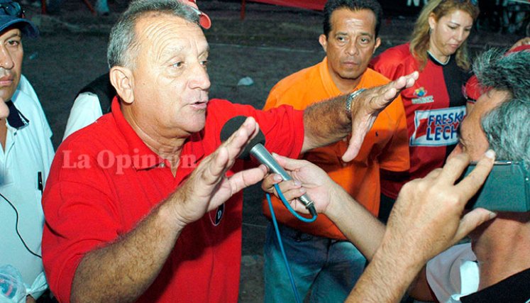 Eduardo Julián Retat, técnico del Cúcuta Deportivo en 2004. 