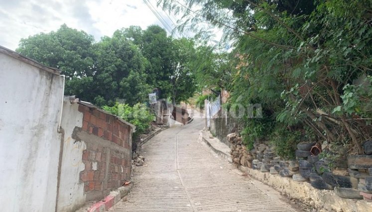 Atraco en Cerro Norte dejó a una niña y a un adulto heridos