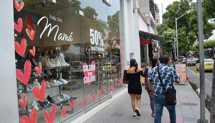 El comercio ofrecerá descuentos hasta del 50 por ciento por el Día de la Madre. Foto Leonardo Favio Oliveros/La Opinión