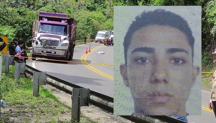 El cadáver de Brayan Corzo quedó tendido en la mitad de la vía, a pocos metros de su motocicleta.