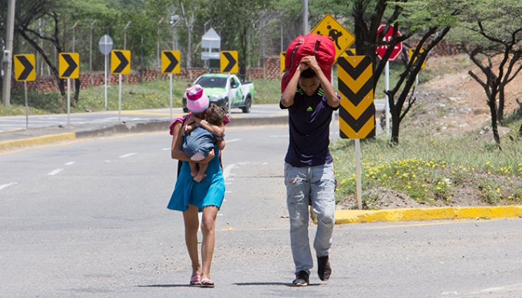 El 86% de los jóvenes migrantes dice que es difícil encontrar empleos en sus profesiones