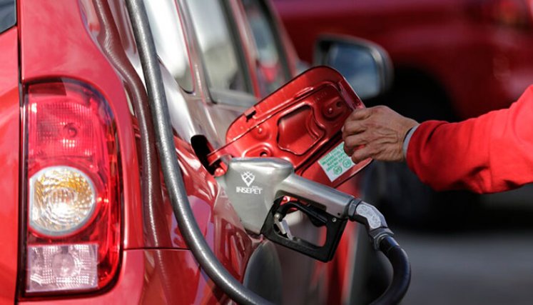Mensualmente, el galón de gasolina ha subido $400 desde enero 2023. / Foto Colprensa