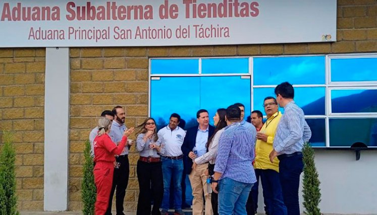 Empresarios de Santander recorrieron el puente Atanasio Girardot (Tienditas) para conocer la infraestructura de este paso internacional. Foto Cortesía