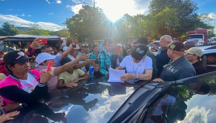 Alcalde firmó el acuerdo con la comunidad