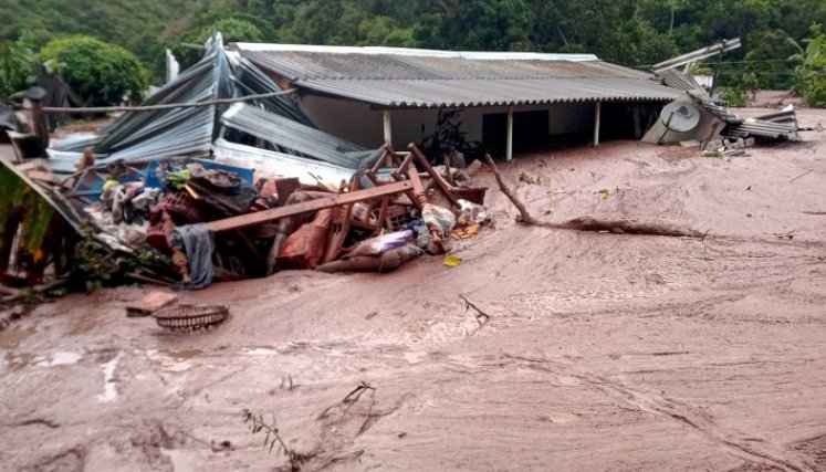 El 31 de mayo se produjo la avalancha que bajó desde Villa Caro y arrasó con todo lo que encontró a su paso, afectó la carretera Ocaña-Cúcuta que sigue cerrada y provocó destrucción en El Tarrita (Ábrego). / Fotos cortesía
