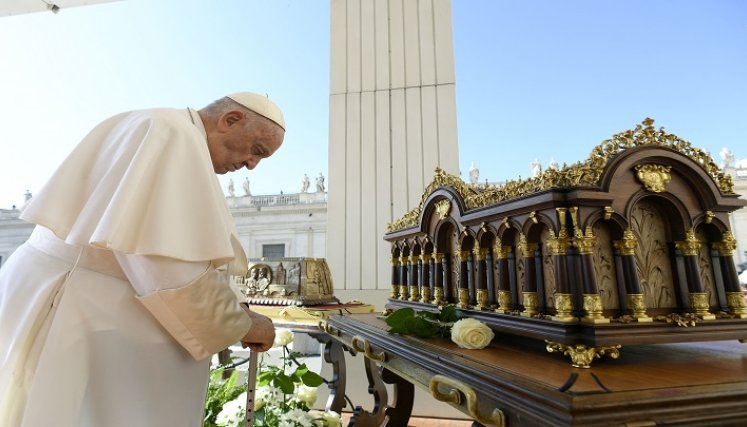 El papa Francisco fue operado