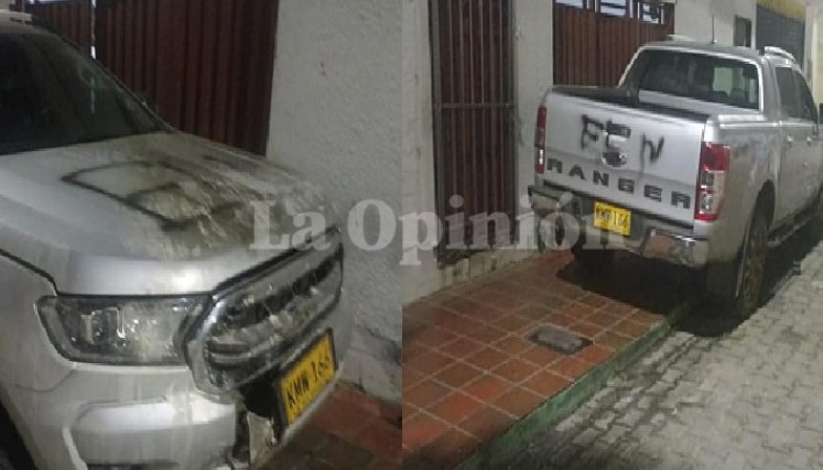 Así quedó la camioneta del alcalde de San Cayetano.
