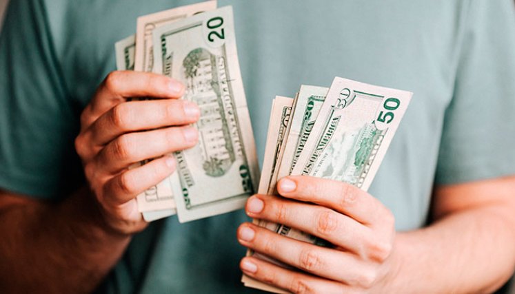Viajar al exterior para hacer turismo o estudiar resulta más barato con la caída del dólar./ Foto Archivo