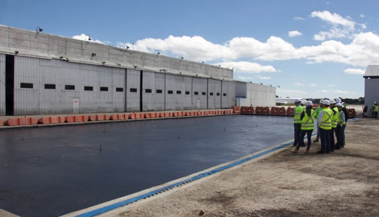 Así es la calle del aeropuerto El Dorado, pavimentada con plástico reciclado