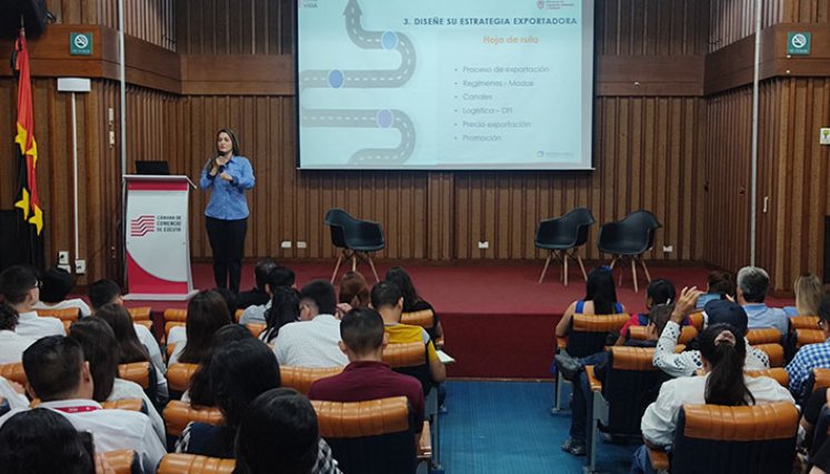 La actividad reunió a expertos en comercio exterior. / Foto La Opinión