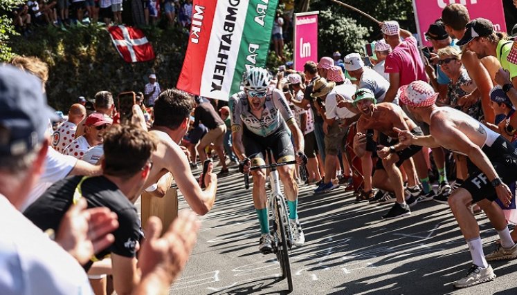 Wout Poels (Bahrain-Victorius), sorprendió a todos en la etapa 15 del Tour.