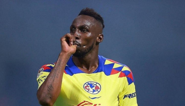 Julián Quiñones se estrenó marcando gol con las  Águilas del América.