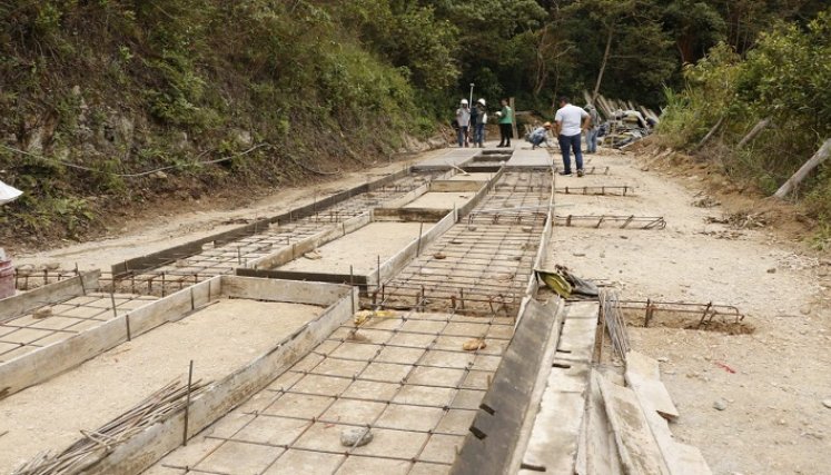 Sin embargo, algunos líderes comunales cuestionaron el grosor del material aplicado en la vía./ Foto: La Opinión