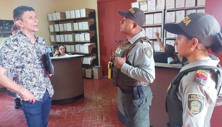 Increíble, habitantes en condición de calle hurtan la placa de la única mujer que estuvo en la Gran Convención de Ocaña./ Foto: Cortesía.