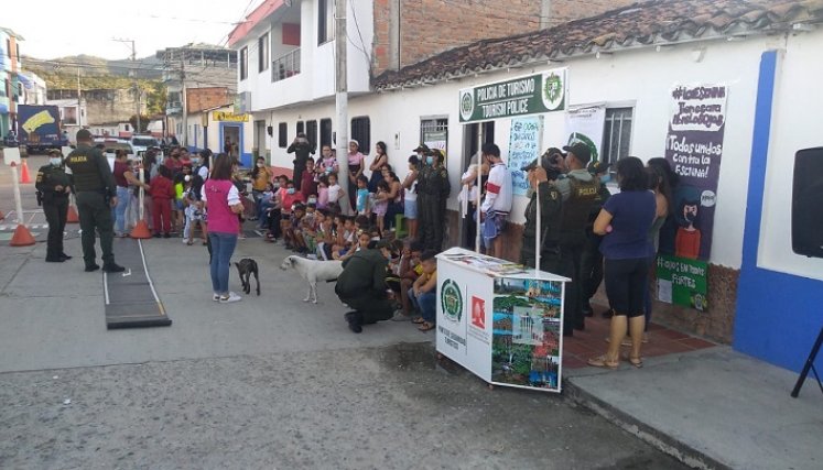 Comunidad y gobierno se unen contra la delincuencia. /Foto: Cortesía