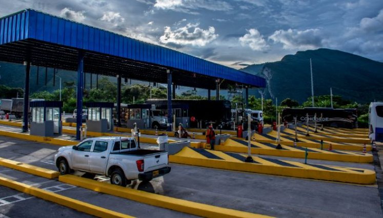 Actualmente, el peaje cuenta con ocho carriles y siete hileras de recaudo. /Foto: Archivo / La Opinión 