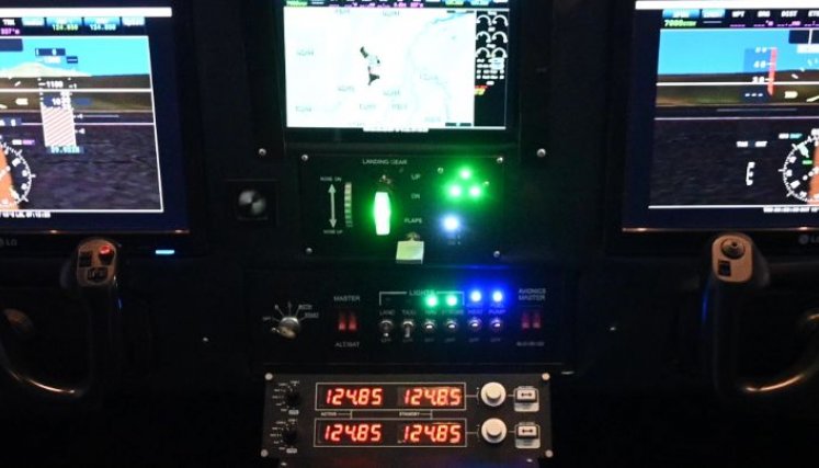 Luis Alexis Mejías registra, virtualmente, más de 1.500 horas de vuelo. El viaje simulado más largo ha sido de 12 horas. 