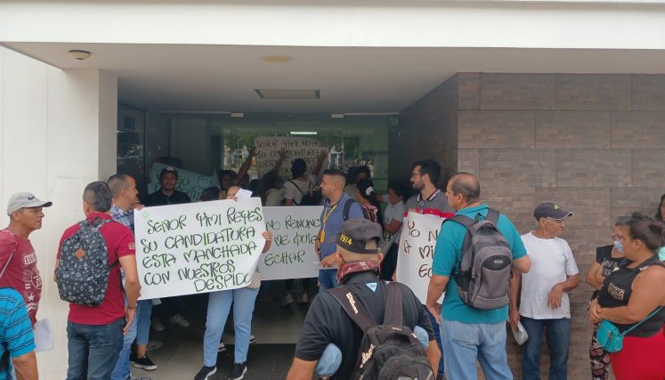 Protesta por despidos injustificados en Villa del Rosario.