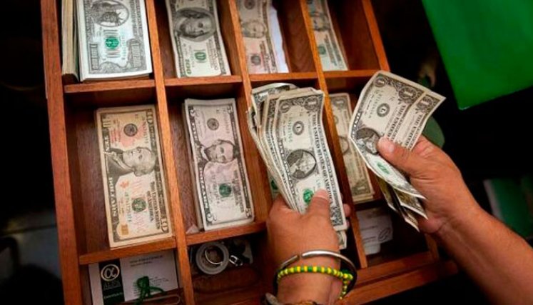 Desde 21 de junio del año pasado el dólar no estaba por debajo de $4.000. / Foto: Archivo