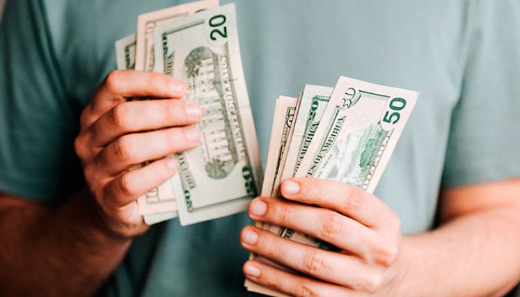 Ayer, el dólar registró un precio mínimo de $4.017./ Foto Archivo