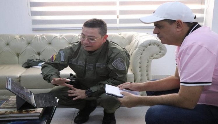 El Jefe Nacional del Servicio de Policía y director de Seguridad Ciudadana, brigadier general Carlos Humberto Rojas, visitó a Ocaña para conocer la problemática de seguridad./ Foto: Cortesía