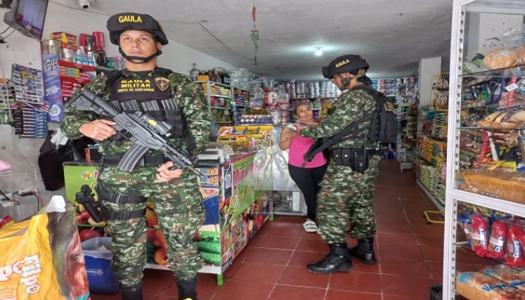 El grupo Gaula entregó recomendaciones a los comerciantes para mitigar la extorsión y el secuestro./Fotos Cortesía