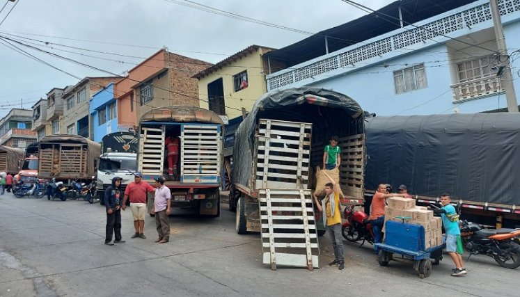 Las autoridades adoptan medidas para organizar la plaza de mercado de Ocaña./ Foto: Cortesía