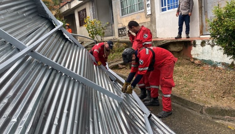 Un vendaval levanta los techos de 8 viviendas./ Foto : Cortesía