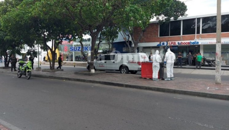 Feto en un contenedor de basura 