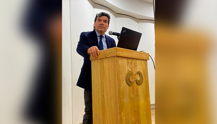 Mauricio Pava, el abogado que denunció a Gustavo Petro y ahora lo defenderá