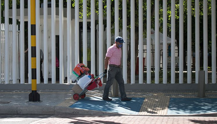 Una tercera parte de los salarios ofrecidos están atados al mínimo. Foto Archivo La Opinión