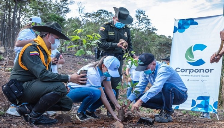 Los niños de las instituciones educativas reciben capacitación sobre el cuidado de los recursos naturales.