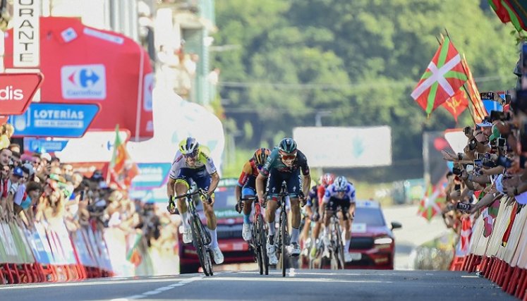 Buena etapa de los colombianos Santiago Botero (Bahrain-Victorius) y Einer Rubio (Movistar). 
