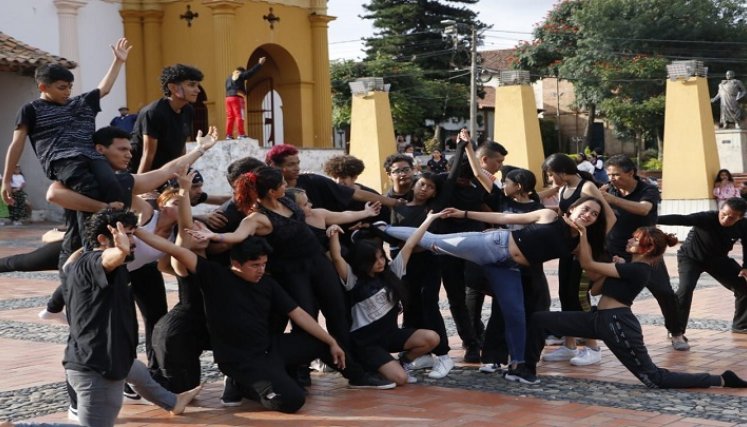 Con una muestra de teatro callejero fue clausurado el laboratorio de las artes dramáticas en Ocaña.