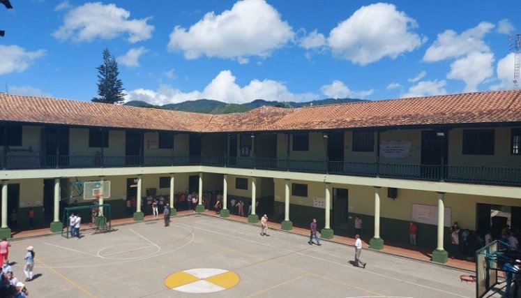 Luego de una larga espera serán arreglados los techos de la institución educativa José Eusebio Caro. / Cortesía