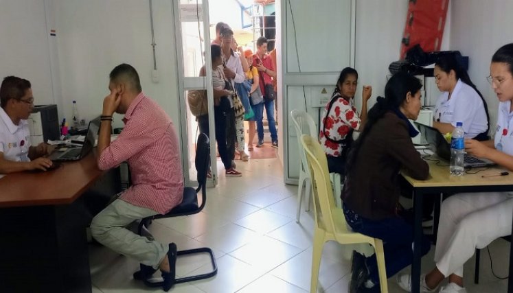 La población del Catatumbo en condiciones de vulnerabilidad recibe cartas de indemnización / Foto: Cortesía