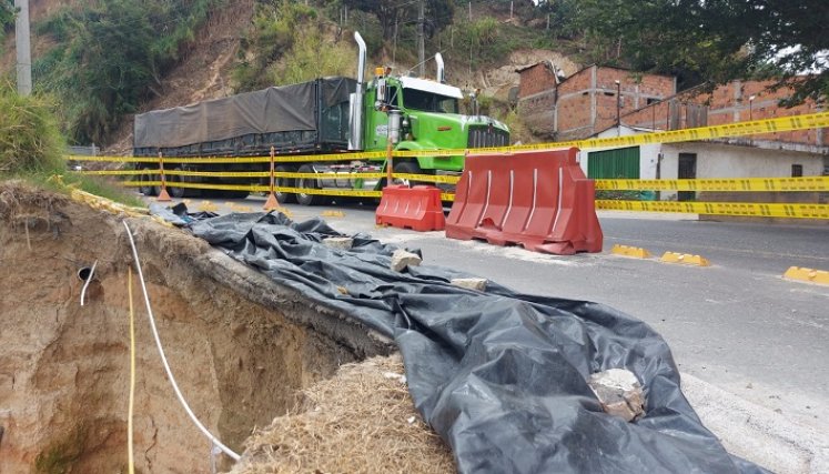 A través de un contrato se mitigarán parcialmente los daños registrados sobre la vía circunvalar de Ocaña./Foto Cortesía.