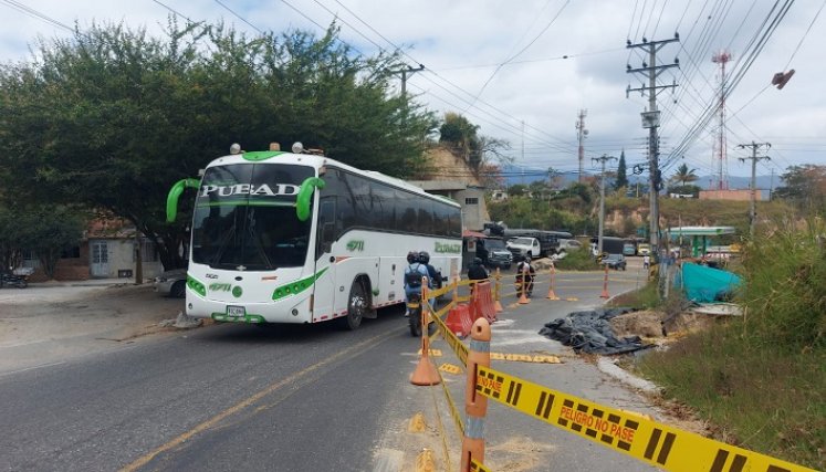 A través de un contrato se mitigarán parcialmente los daños registrados sobre la vía circunvalar de Ocaña./Foto Cortesía.