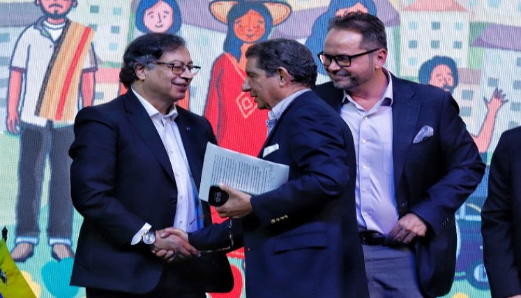 choque entre el presidente Petro y Fedegán
