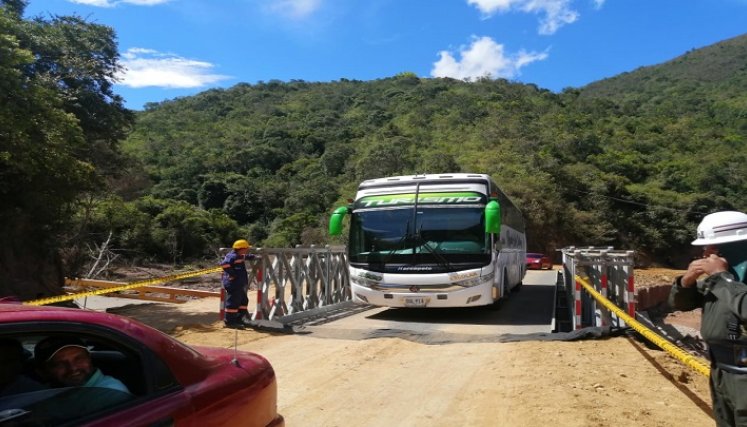 El puente, en el sector El Turco, está diseñado para resistir hasta 52 toneladas para todo tipo de vehículos./Fotos La Opinión