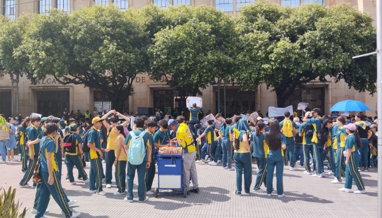 El total de estudiantes de la institución educativa oscila entre 2.500