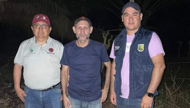Rodolfo Galvis (en el centro) el día que fue liberado.