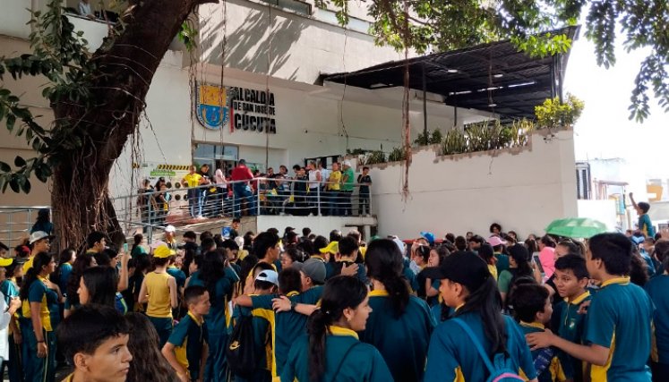 Protesta del colegio Nacional de Comercio