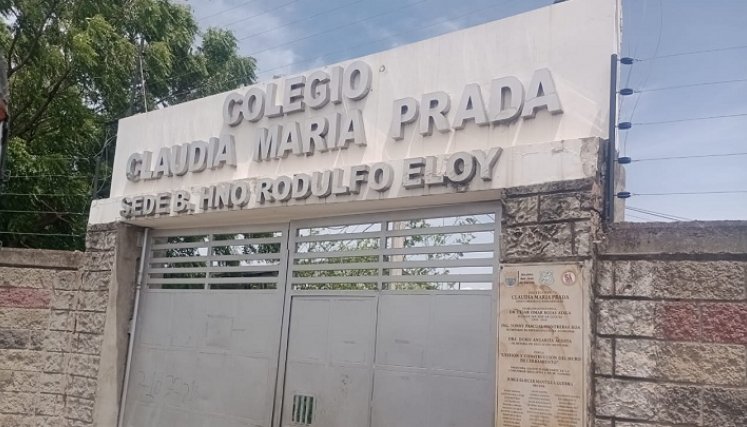 Fachada del colegio donde estudian las víctimas.