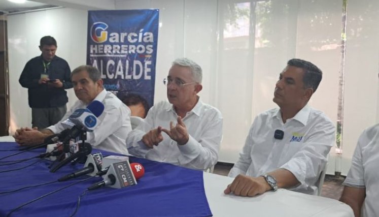 Uribe ratificó su respaldo a los candidatos del CD