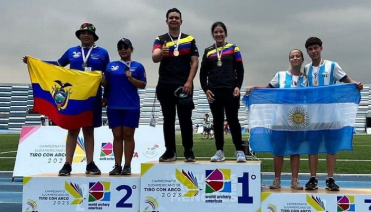 Andrés Mauricio Ardila, junto con María José Quintero obtuvieron la medalla de oro en mixtos.