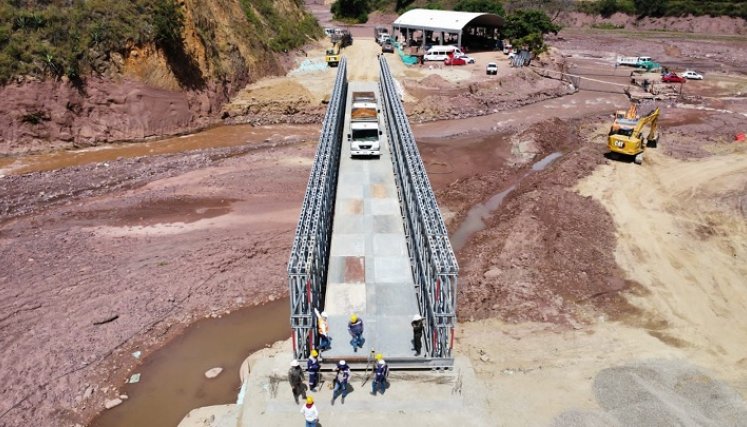 Este martes se dará vía libre el paso de todo tipo de vehículos por el puente metálico El Tarrita para remediar el problema./Foto: Cortesía