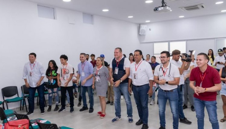 Los aspirantes a la Alcaldía de Cúcuta pasaron al tablero para hablar de sus propuestas para la niñez y la adolescencia de la ciudad. / Foto cortesía para La Opinión