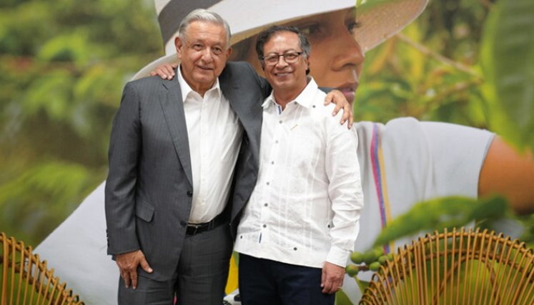 PETRO-Y-A-AMLo